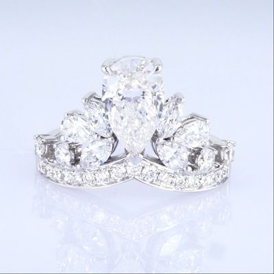 18k Crown Style Εργαστήριο Μεγάλωσαν Διαμαντένιο Δαχτυλίδι Όμορφες Γυναίκες Πριγκίπισσες Σχεδιασμός Λευκό Εργαστήριο Μεγάλωσαν Διαμαντένιο Δαχτυλίδι